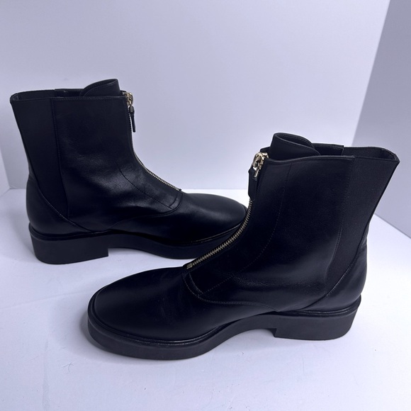 NWOB Stuart Weitzman Black Leather Lodge Zip Ankle Black Boots, Size 8 - Picture 2 of 8